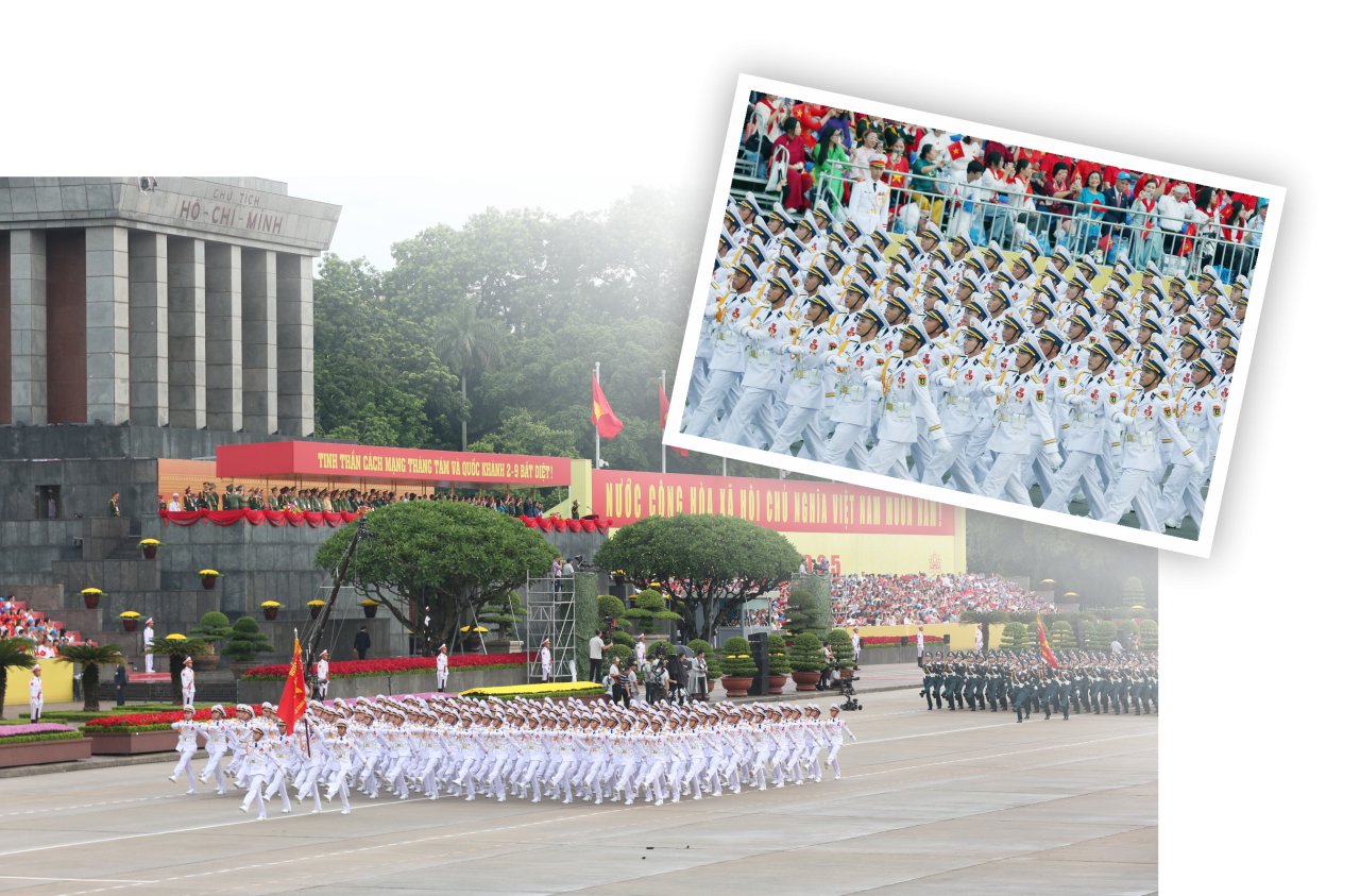 Khối sĩ quan Hải quân tiến vào lễ đài