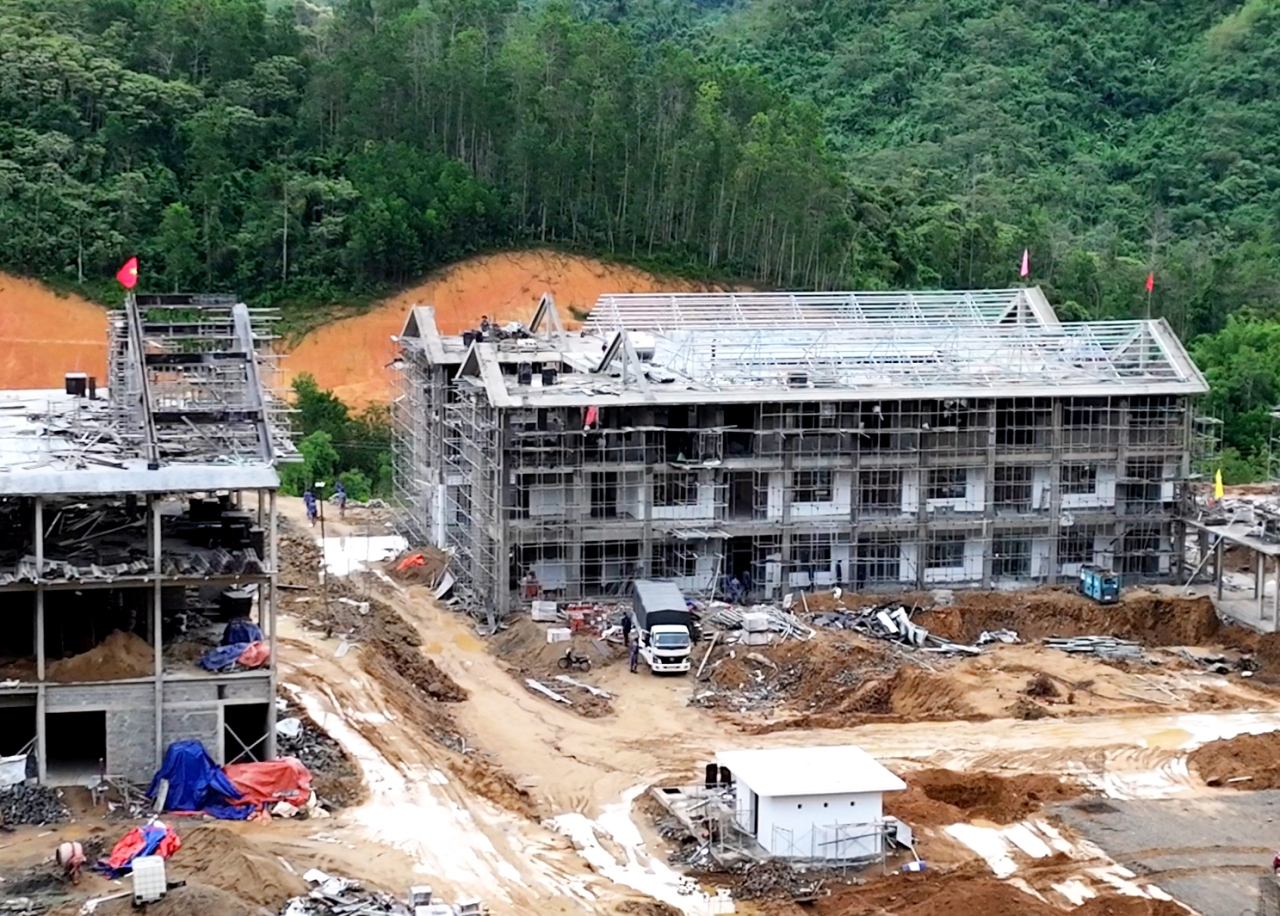 Lính biển chung tay xây dựng trường học biên giới
