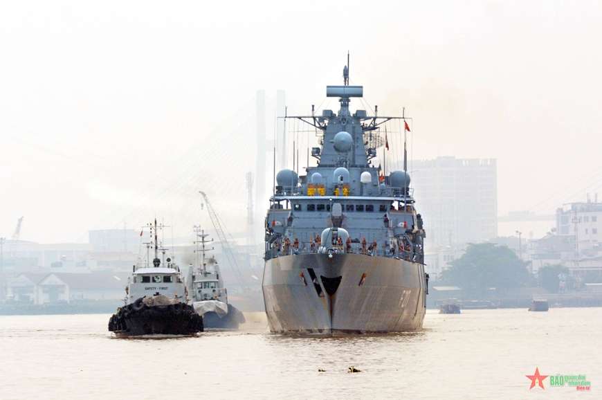 Tàu của Hải quân Cộng hòa Liên bang Đức thăm xã giao TP. Hồ Chí Minh