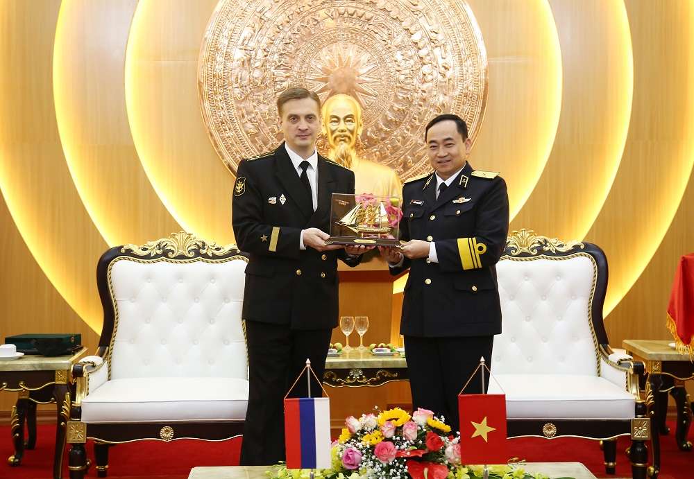 Tư lệnh Hải quân Việt Nam: tiếp Tùy viên quốc phòng Liên bang Nga cũ và mới
