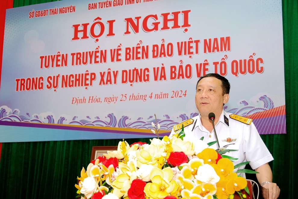 Gần 3.000 cán bộ, giáo viên tỉnh Thái Nguyên nghe thông tin về biển, đảo
