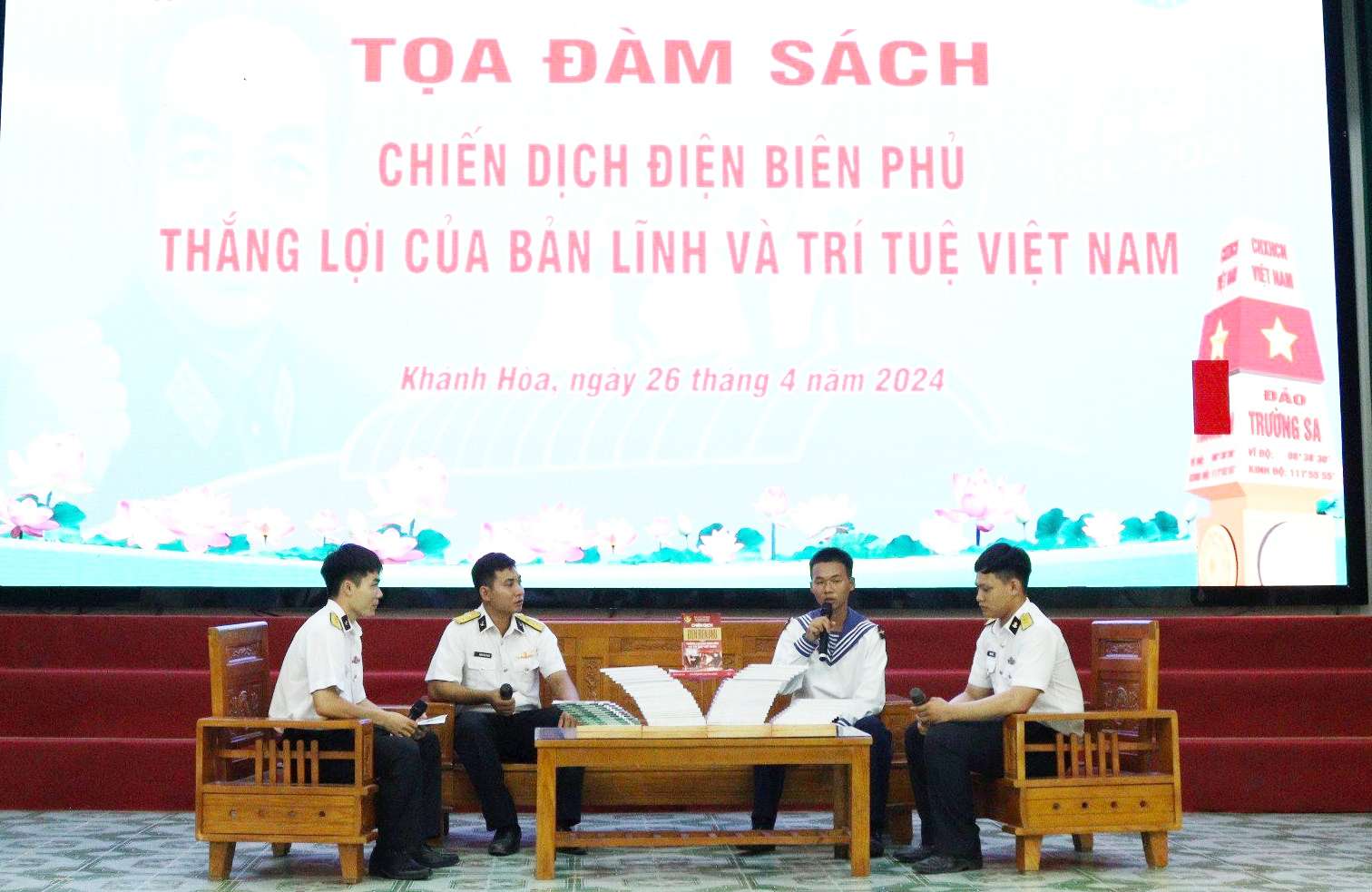 Toạ đàm sách “Chiến dịch Điện Biên Phủ thắng lợi của bản lĩnh và trí tuệ Việt Nam”