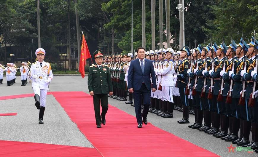 Đại tướng Phan Văn Giang đón và hội đàm với Bộ trưởng Bộ Quốc phòng Mông Cổ