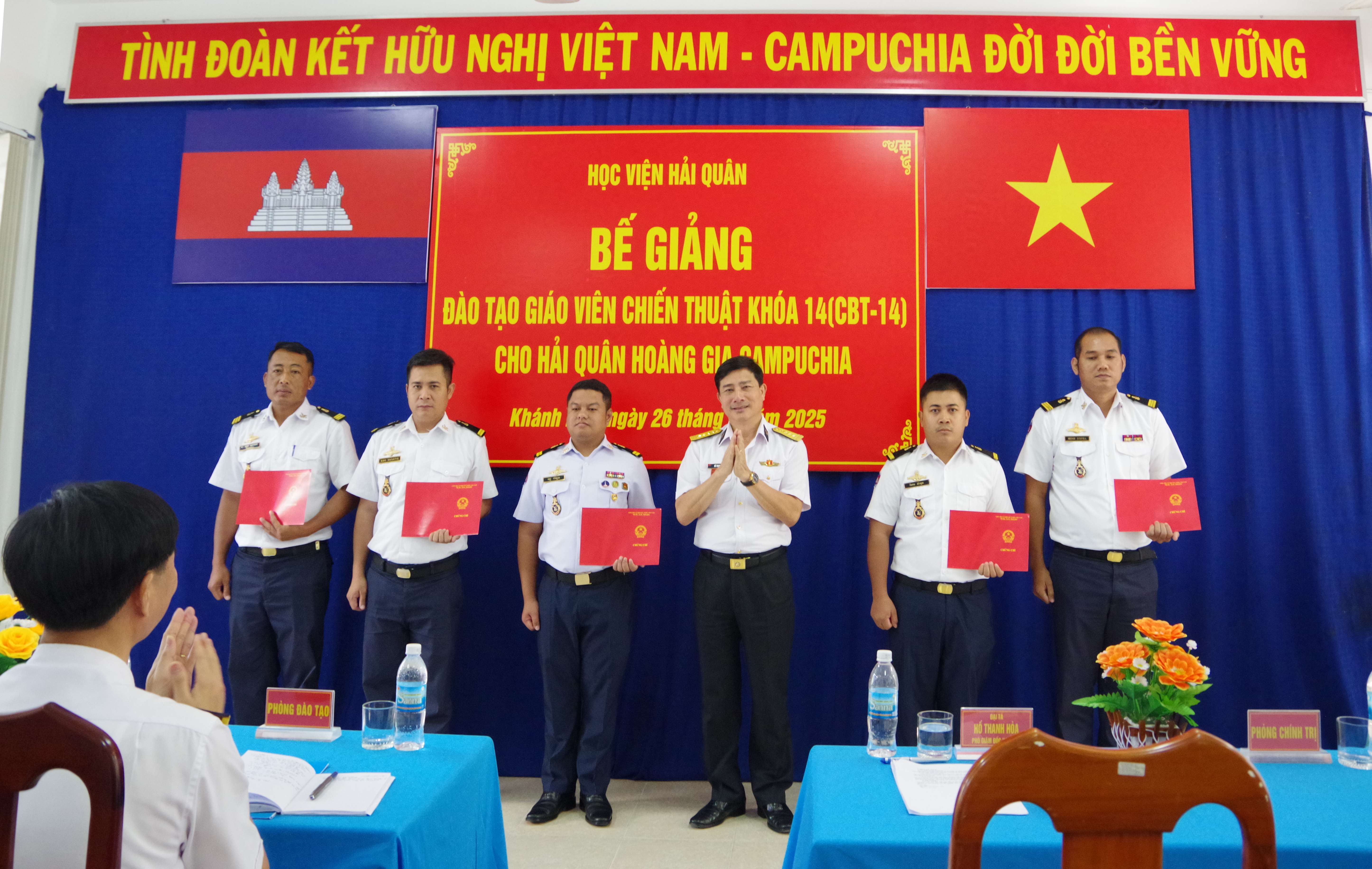 Học viện Hải quân bế giảng khóa đào tạo giáo viên chiến thuật Hải quân Hoàng gia Campuchia