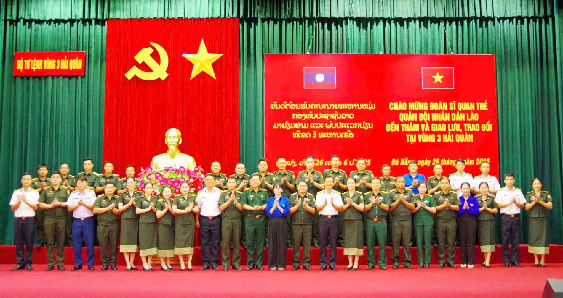Đoàn đại biểu Quân đội nhân dân Lào tham quan Vùng 3 Hải quân
