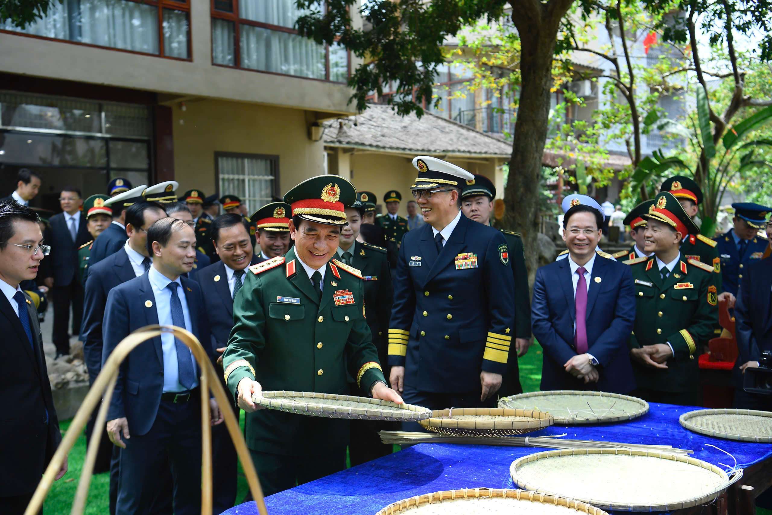 Lan tỏa tinh thần hữu nghị Việt – Trung từ cửa khẩu Hữu Nghị Quan tới vùng biên giới Quảng Tây