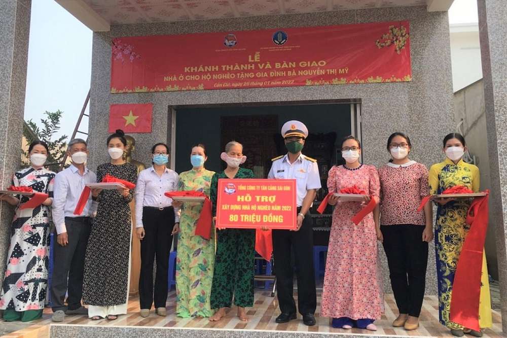 Tổng công ty Tân cảng Sài Gòn: Bàn giao nhà tình nghĩa và tặng quà ngư dân huyện Cần Giờ