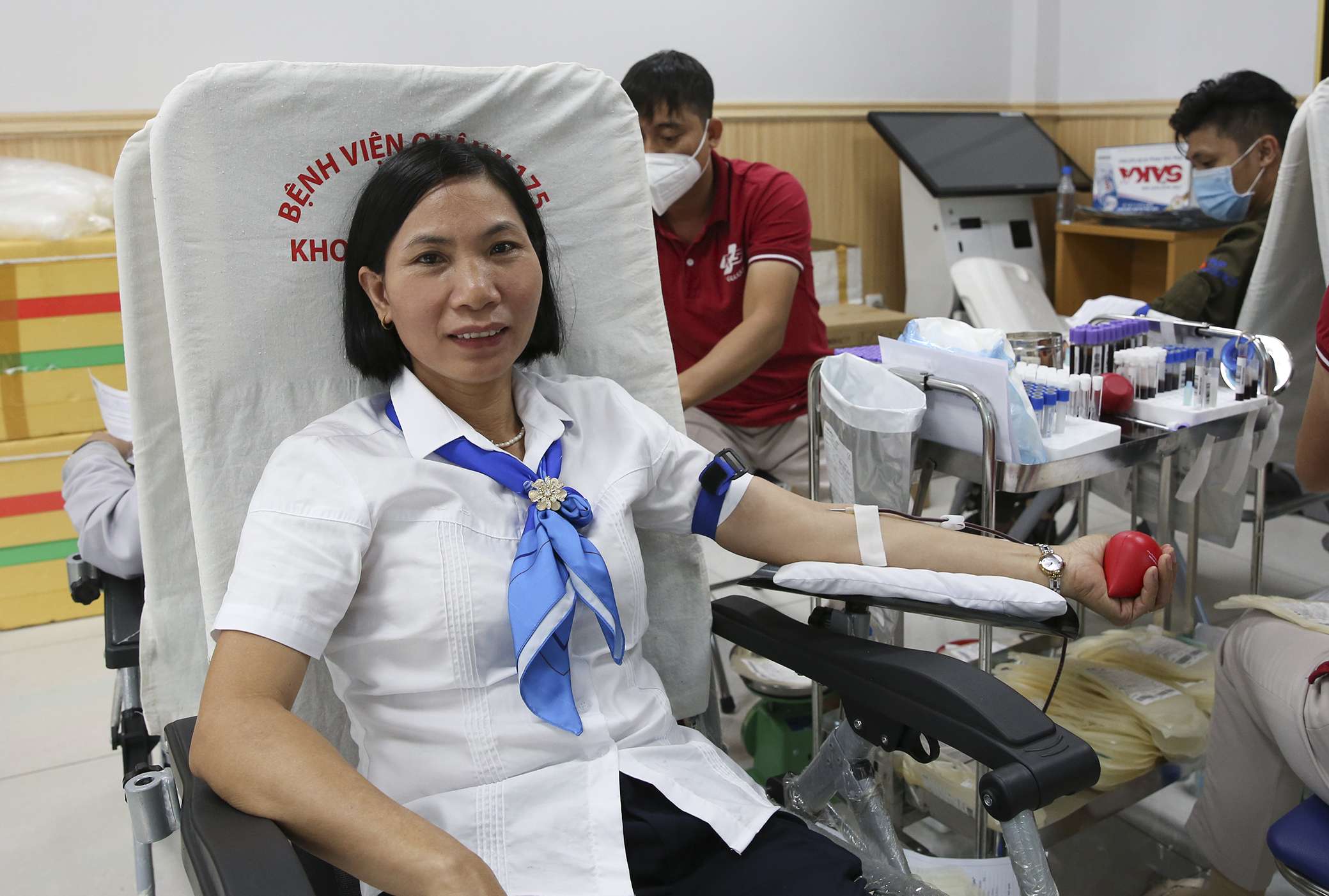 Nữ nhân viên 18 lần hiến máu