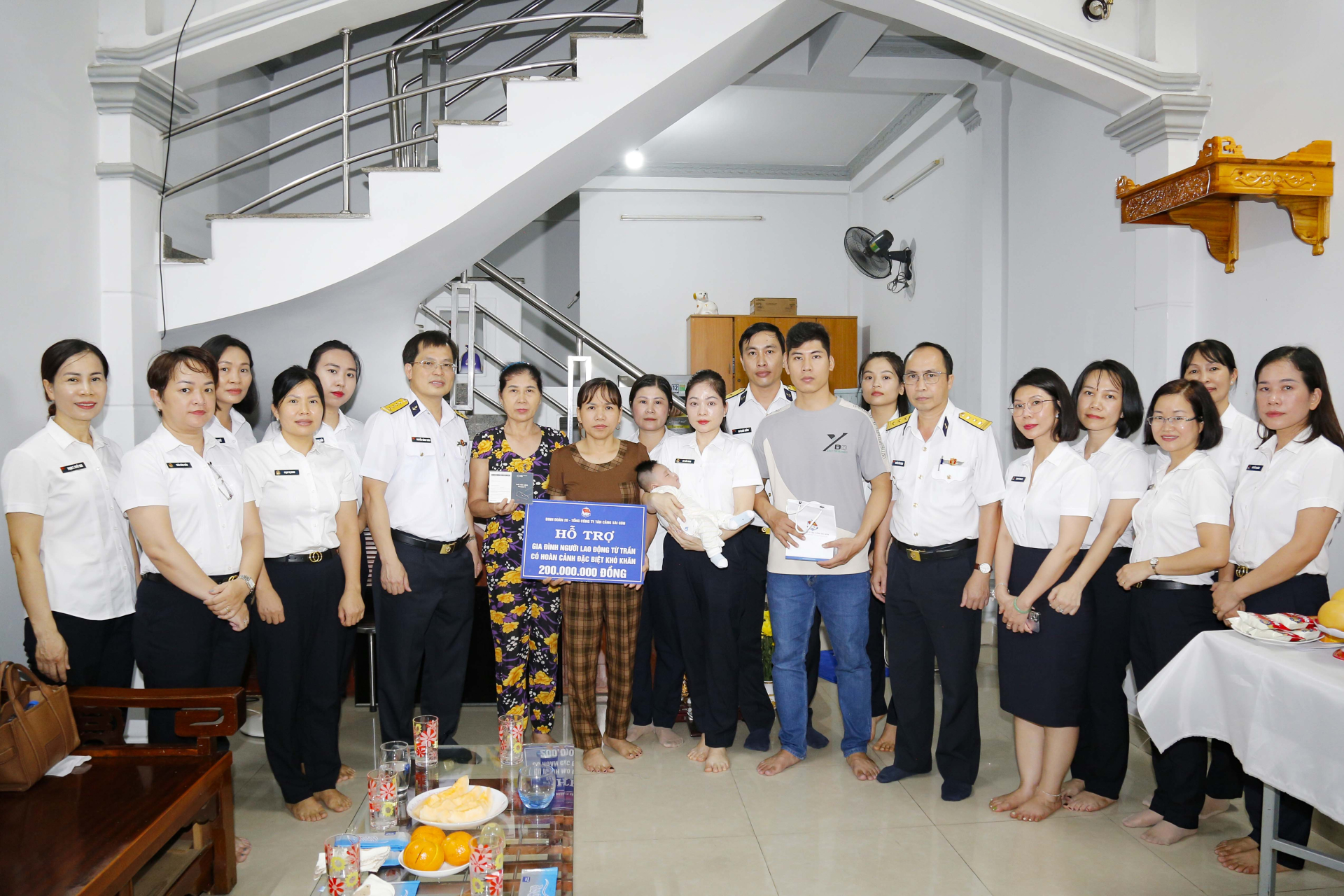 Binh đoàn 20 hỗ trợ gia đình người lao động