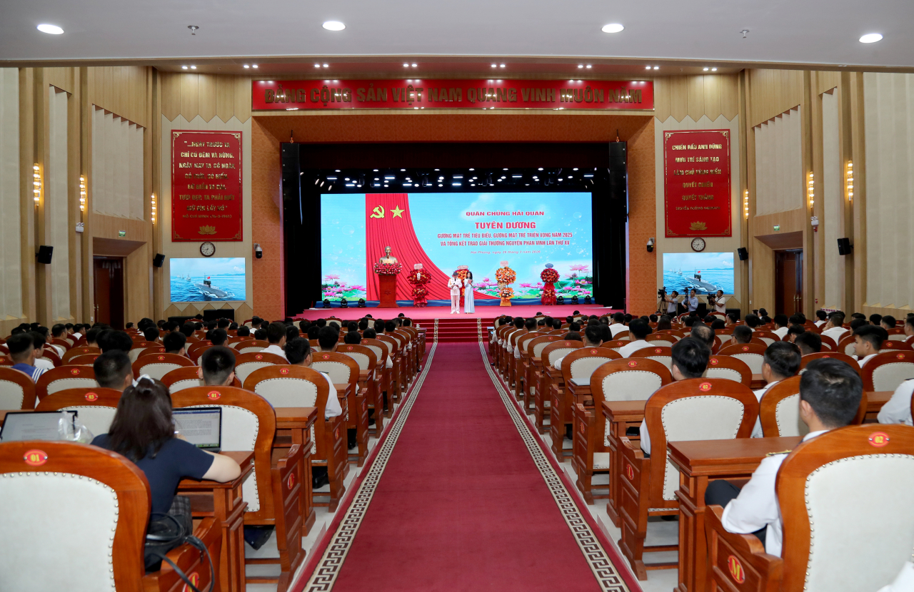 Quang cảnh chương trình tại Hội trường Bộ Tư lệnh