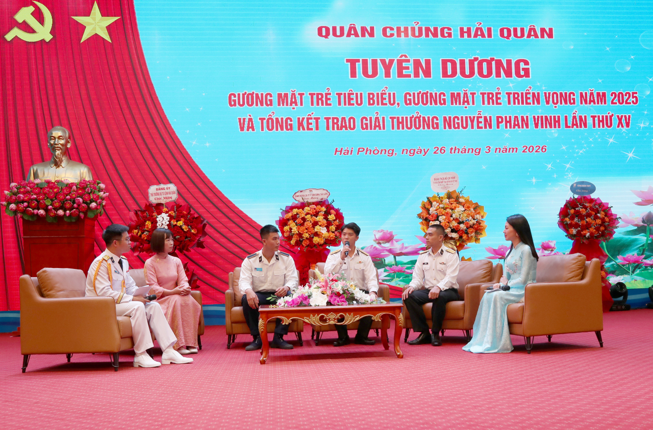 Các đại biểu tham gia toạ đàm