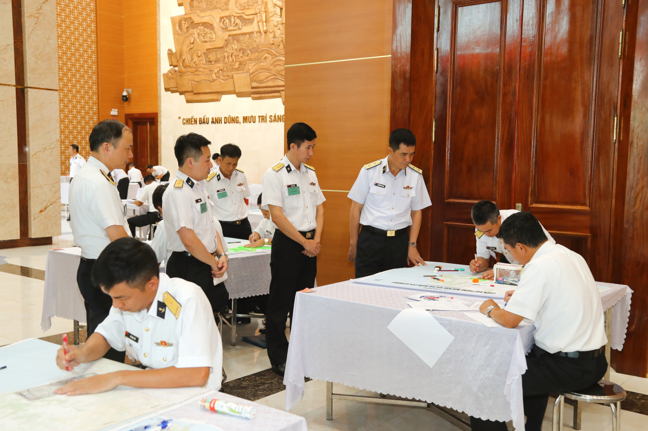 Phó Đô đốc Nguyễn An Phong kiểm tra thi thực hành xây dựng kế hoạch chiến đấu