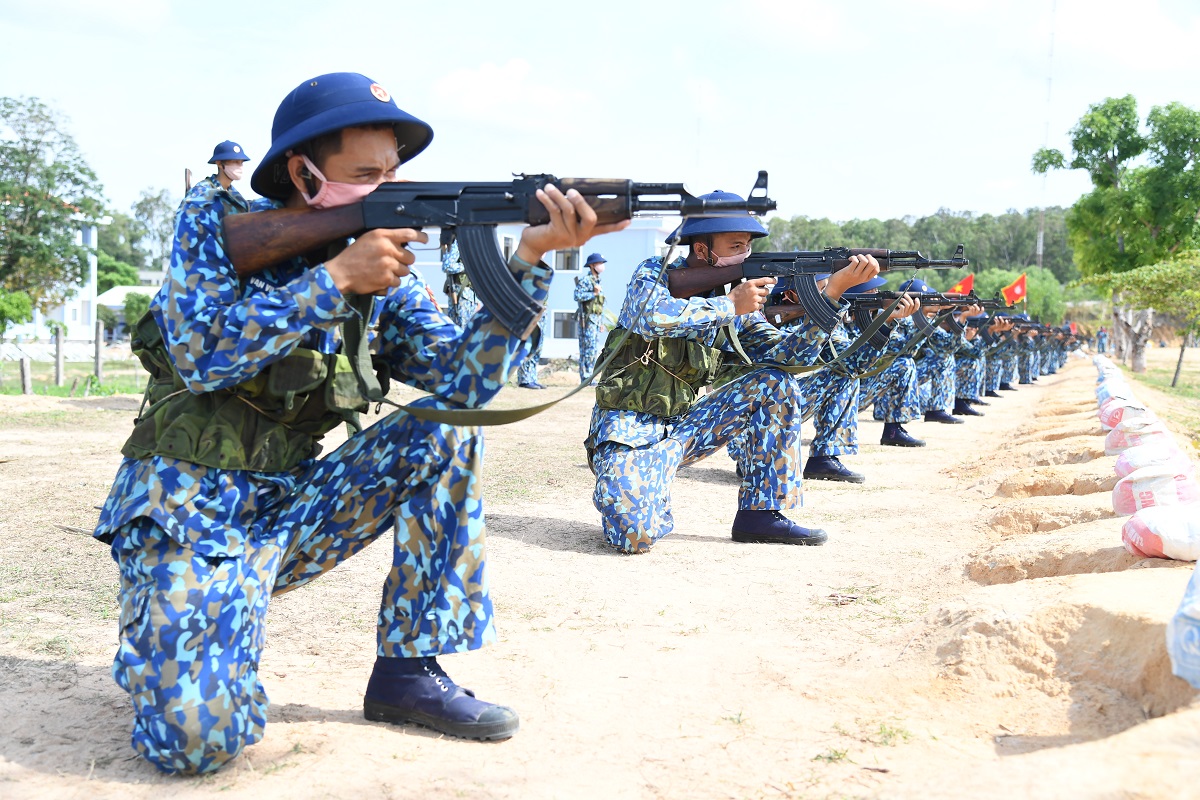 Chiến Sĩ Mới Vùng 5 Miệt Mài Luyện Tập Trên Thao Trường - Báo Hải Quân Việt  Nam