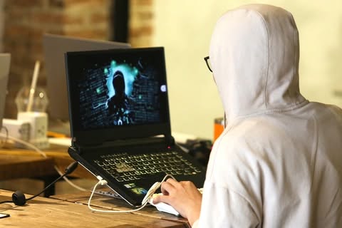 Cảnh báo chiêu trò “Bắt cóc online”